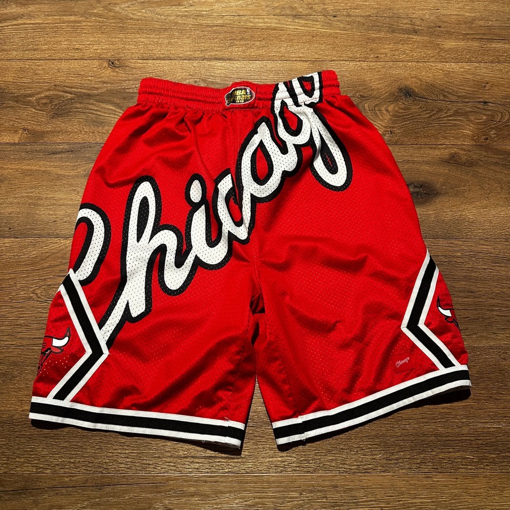 Mitchell & Ness Red Chicago Bulls Basketball Shorts Kids XL 18/20 - Picture 2 of 7